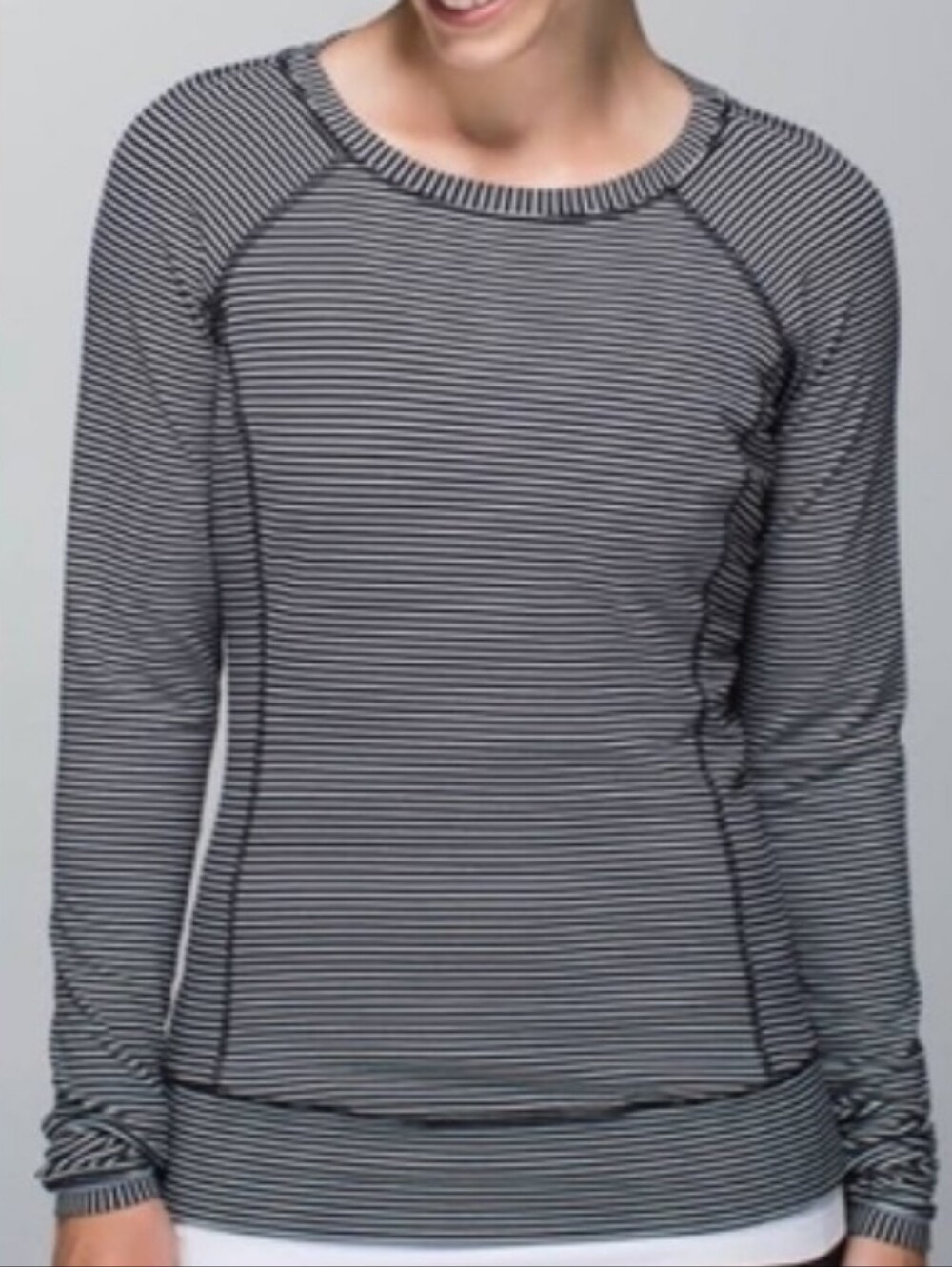Lululemon Race Your Pace Rulu Top Sz 4 in EUC Black And White Stripped